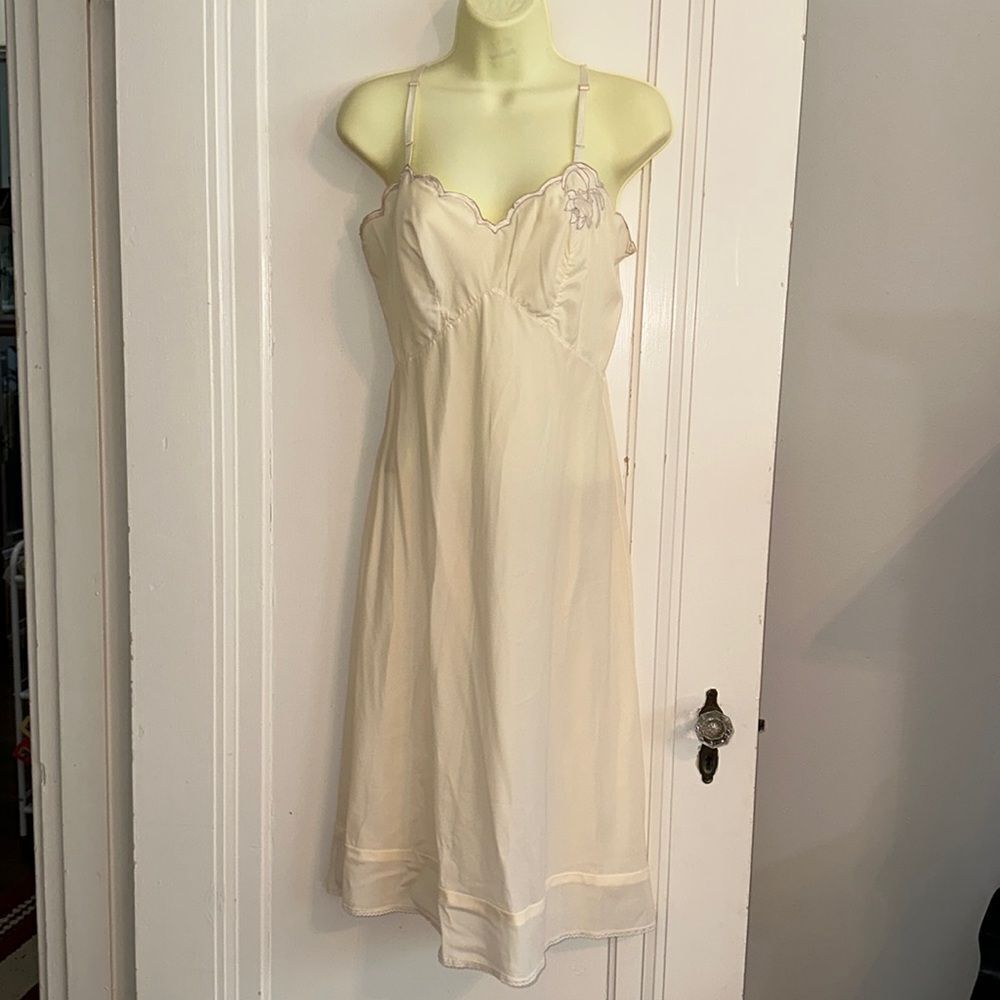 Vintage Corhan Noumair off white/cream nylon full slip with floral embroidery